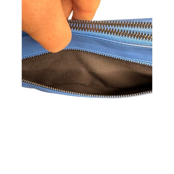 Bottega Veneta NWT Fluid Messenger Crossbody Bag in Blue - Picture 9 of 16